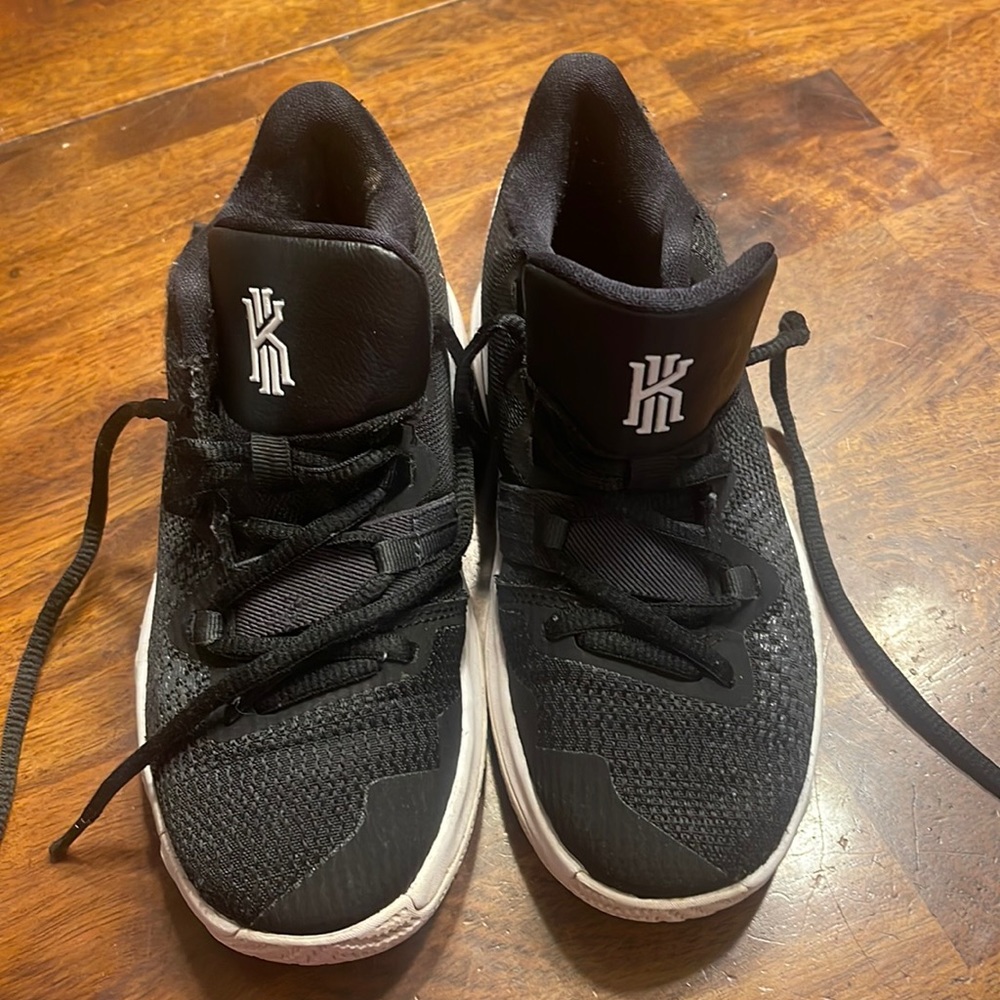 EUC Nike flytrap boys sneakers